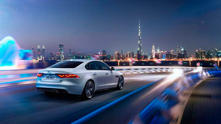 Спортивный силуэт Jaguar XF