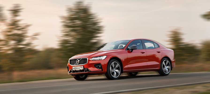 Volvo Cars начинает поставки нового седана S60 клиентам в России