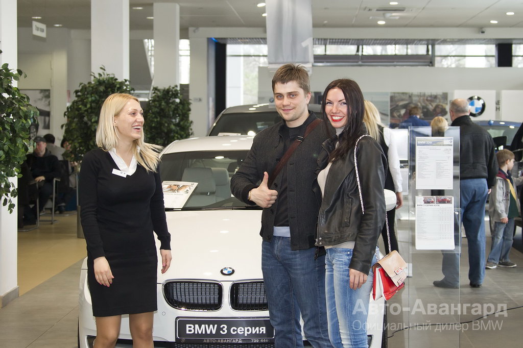 Авто сотрудники. Авто-Авангард BMW. Сотрудники Мэйджор авто. Мэйджор БМВ. БМВ Мэйджор новая Рига.