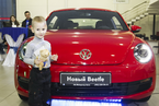 Презентация нового автомобиля Volkswagen Beetle в Major City, 13 ноября 2013 года